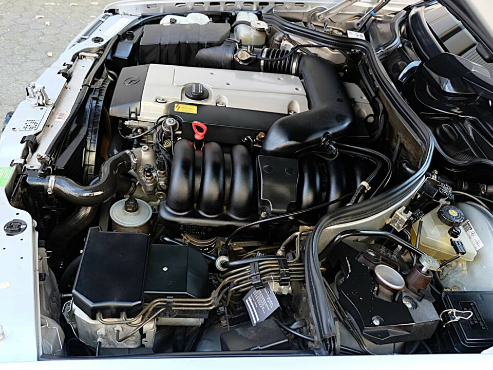 Image 64/74 of Mercedes-Benz E 320 (1997)