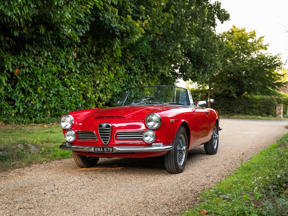 Immagine 26/26 di Alfa Romeo 2600 Spider (1964)