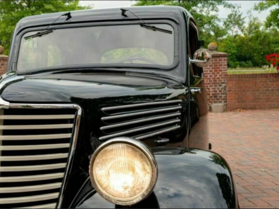 Bild 5/6 von Renault Novaquatre (1939)