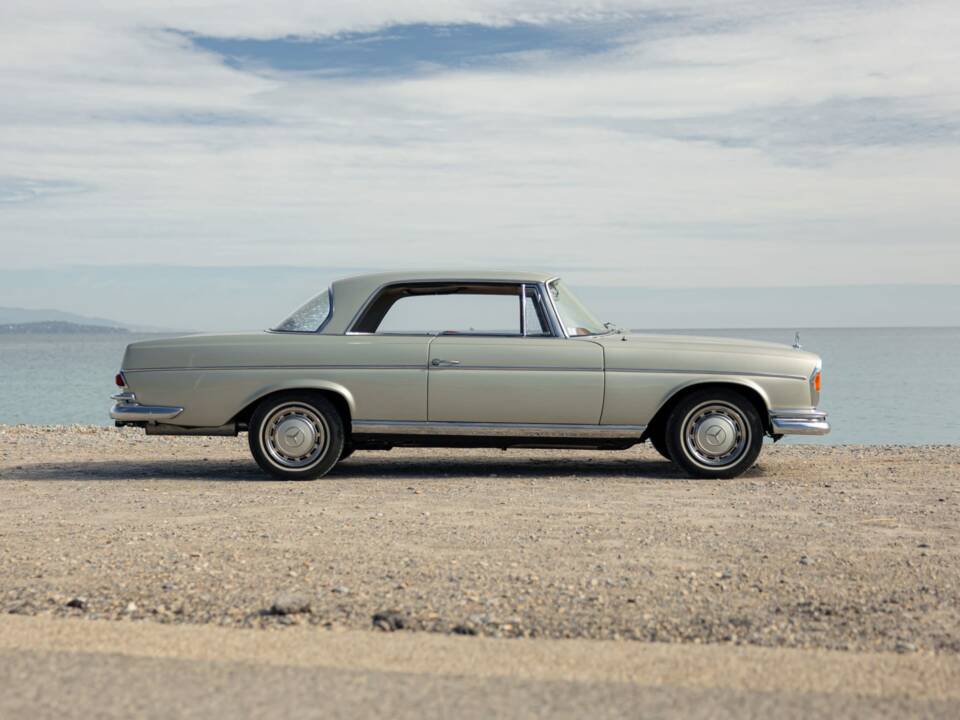 Afbeelding 5/13 van Mercedes-Benz 300 SE (1963)