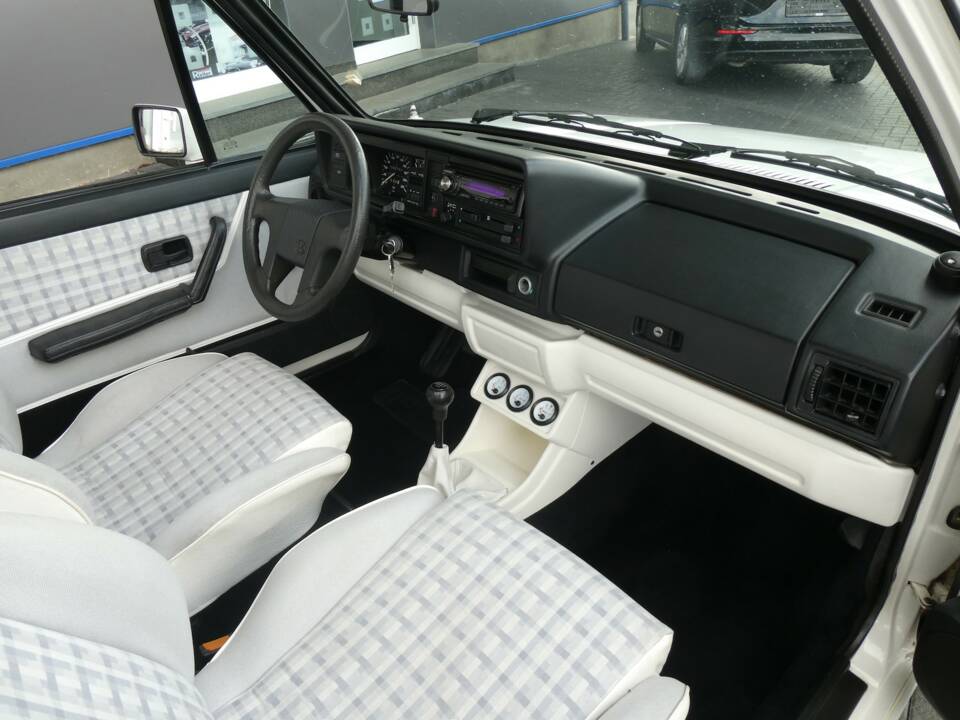 Image 12/23 of Volkswagen Golf Mk I Convertible 1.8 (1992)
