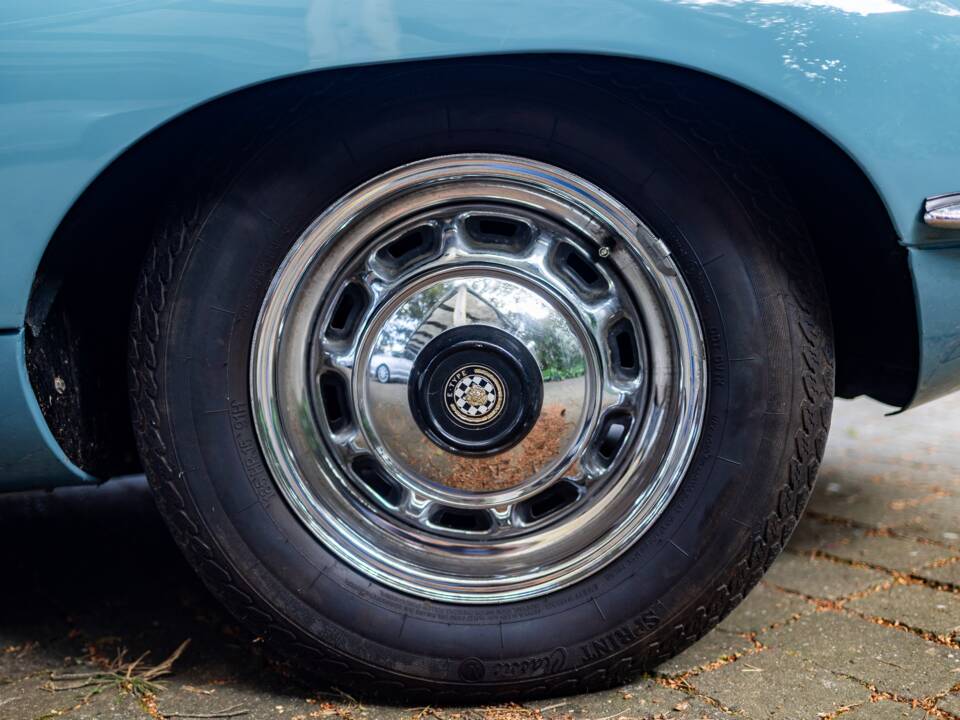 Bild 45/50 von Jaguar E-Type (2+2) (1969)