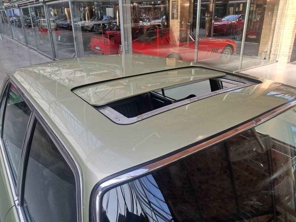 Immagine 13/39 di BMW 3,3 Li (1977)