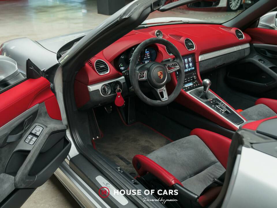 Image 16/25 of Porsche 718 Boxster Spyder (2020)
