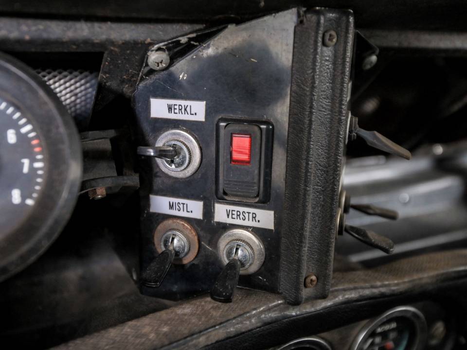 Image 30/50 of Land Rover 88 (1979)