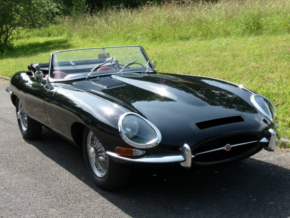 Image 4/27 of Jaguar E-Type 3.8 (1964)