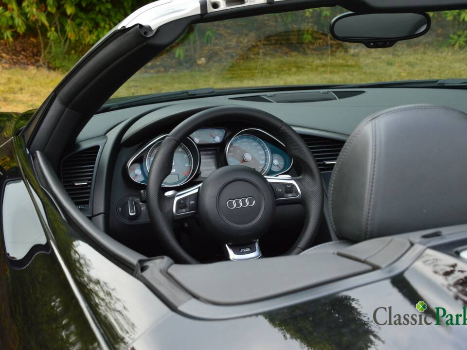 Image 23/50 of Audi R8 Spyder 4.2 FSI Quattro (2011)