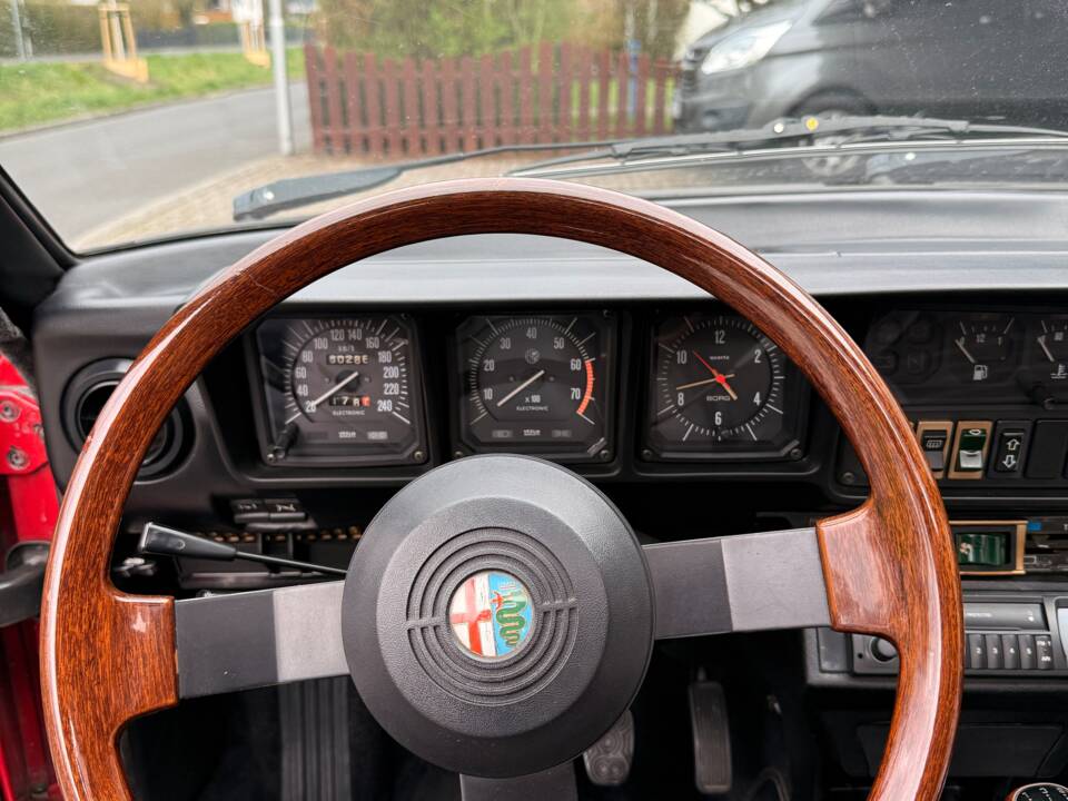 Bild 7/12 von Alfa Romeo GTV 2.0 (1983)