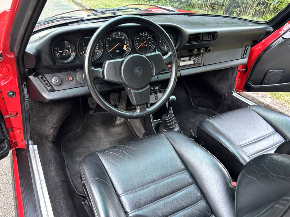 Image 3/20 of Porsche 911 Carrera 3.2 (1984)