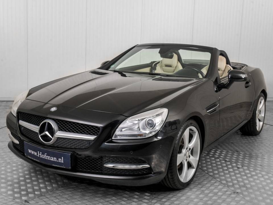 Image 19/50 of Mercedes-Benz SLK 200 (2011)