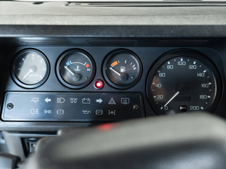 Image 9/43 of Land Rover Defender 90 &quot;50th Anniversary&quot; (1998)