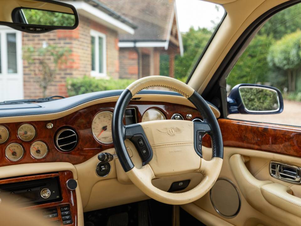 Image 24/37 of Bentley Arnage R (2002)