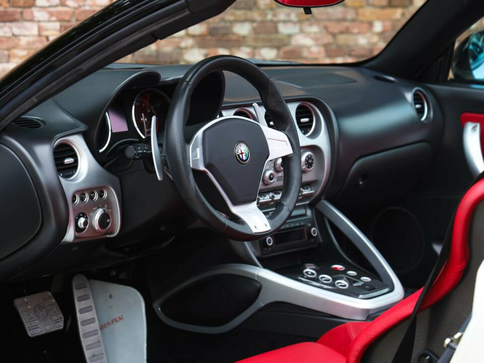 Immagine 47/50 di Alfa Romeo 8C Spider (2009)
