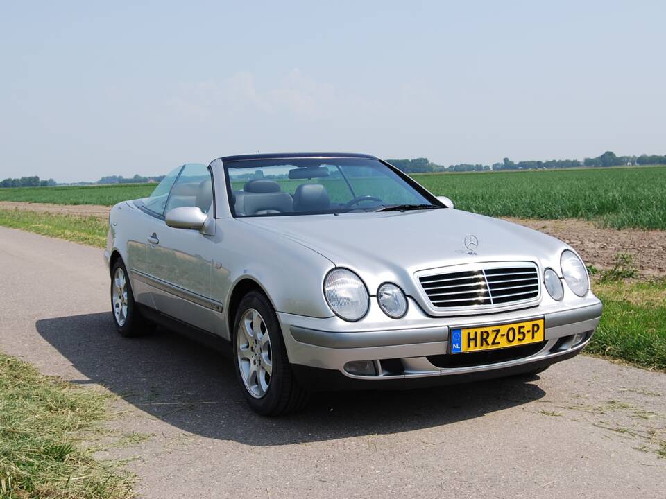 Image 2/46 of Mercedes-Benz CLK 200 (1999)