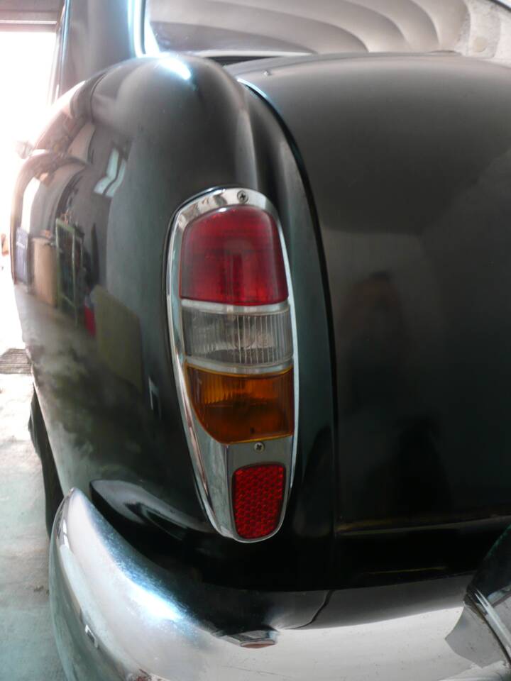 Image 17/30 of Mercedes-Benz 180 Db (1961)