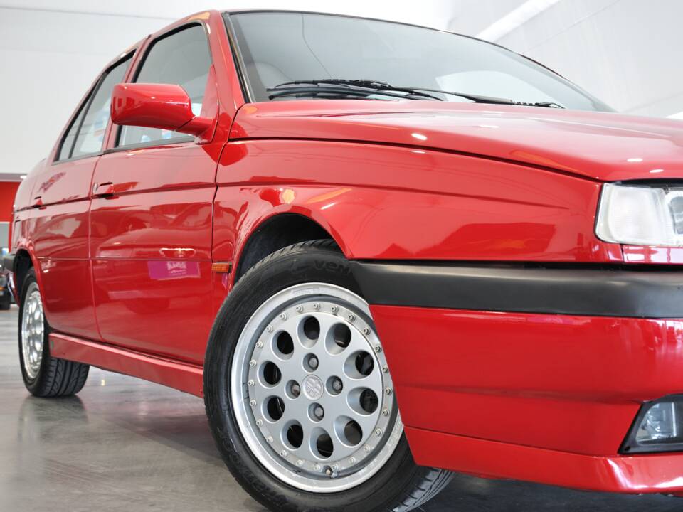 Imagen 29/30 de Alfa Romeo 155  2.0 Q4 4x4 (1992)