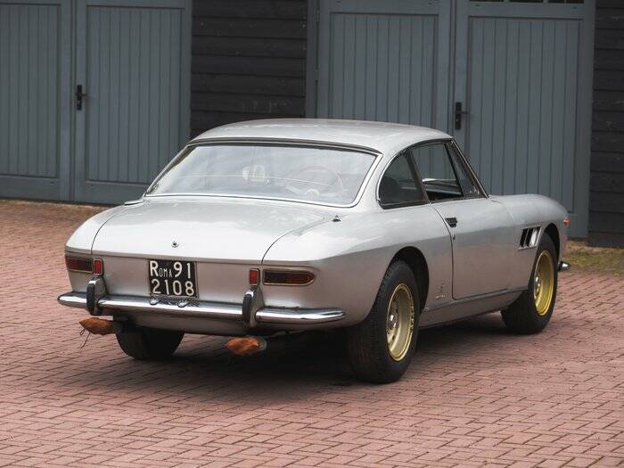 Imagen 3/7 de Ferrari 330 GT 2+2 (1966)