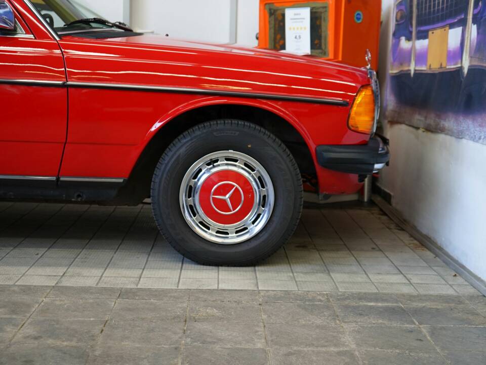 Image 31/32 de Mercedes-Benz 300 D (1981)