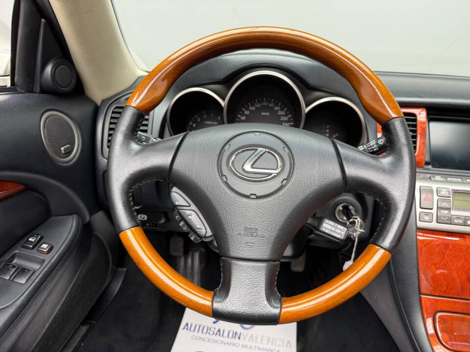 Immagine 18/23 di Lexus SC 430 (2004)