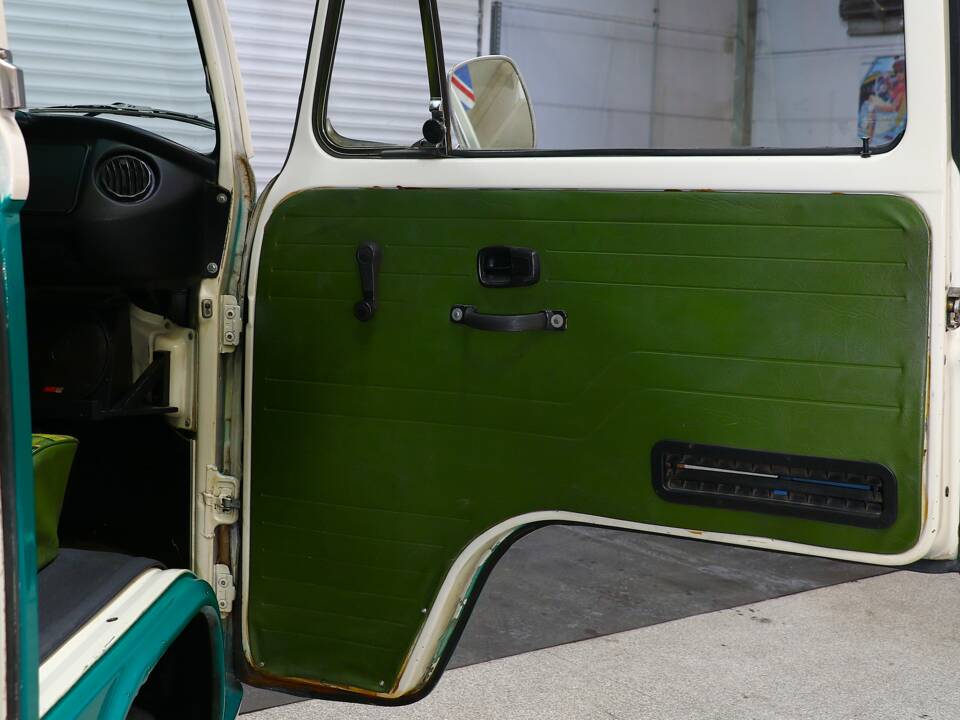 Bild 29/38 von Volkswagen T2b Camper (1974)