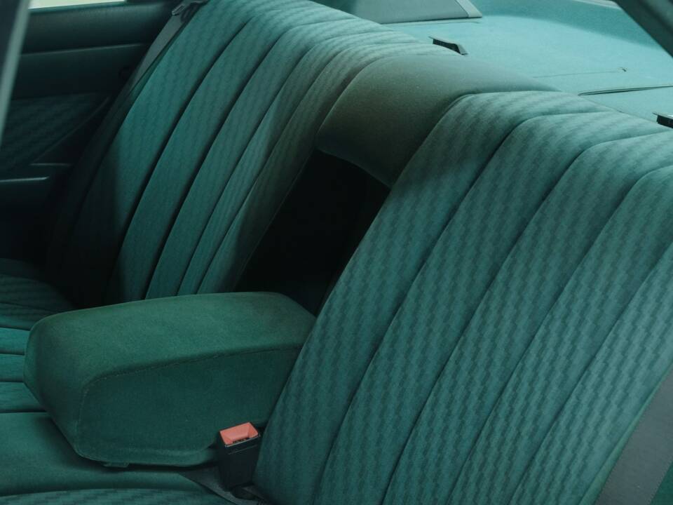 Bild 31/50 von Mercedes-Benz 300 SE (1986)