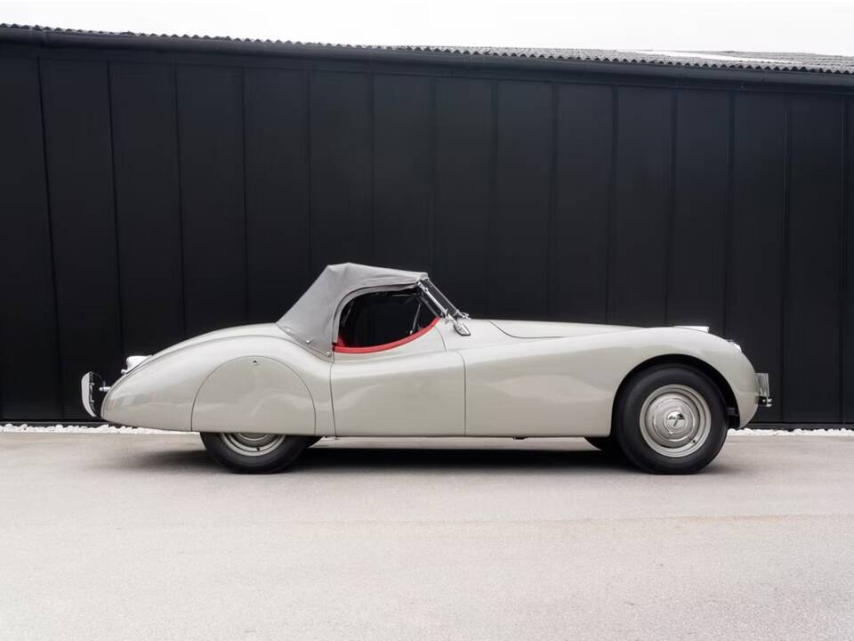 Image 4/12 of Jaguar XK 120 OTS (1951)