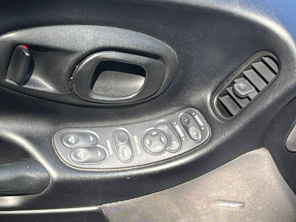 Image 31/50 of Chevrolet Corvette (2001)