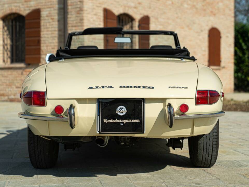 Image 9/50 of Alfa Romeo 1750 Spider Veloce (1969)
