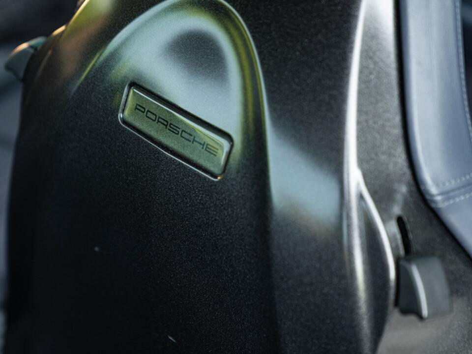 Immagine 32/50 di Porsche 911 Carrera 4S (1996)