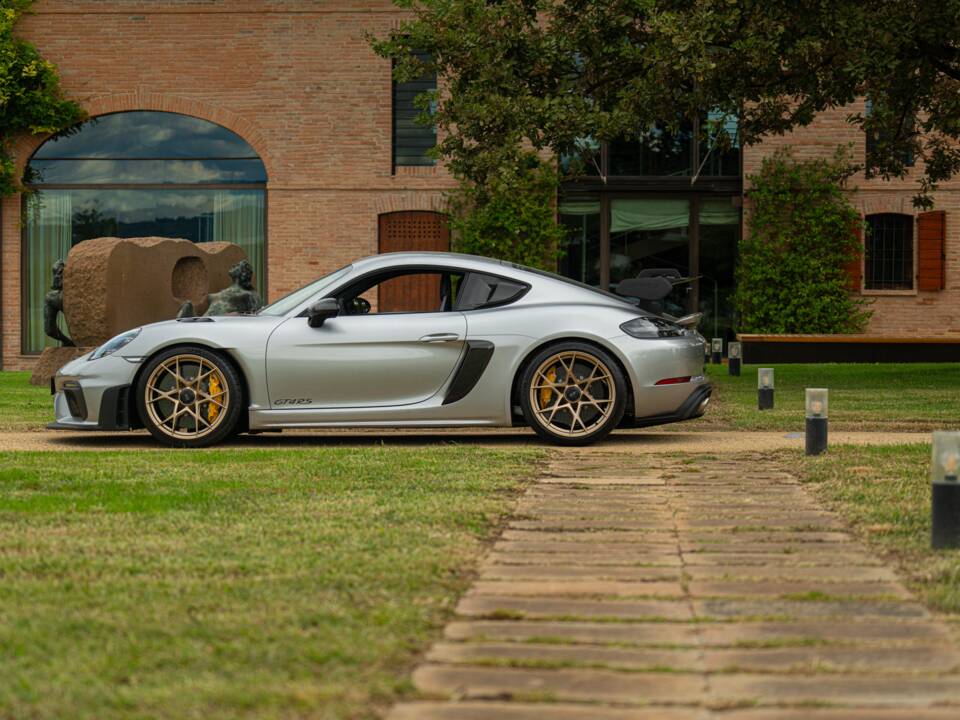 Image 5/100 of Porsche 718 Cayman GT4 RS Weissach (2024)