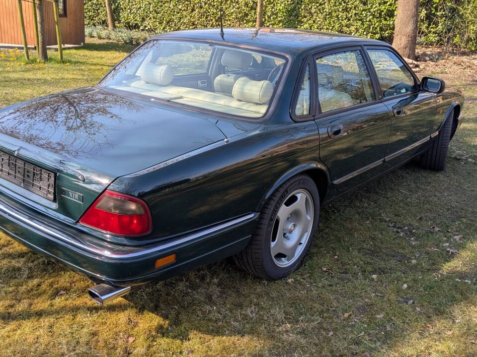 Image 7/64 of Jaguar XJR 4.0 Supercharged (1995)
