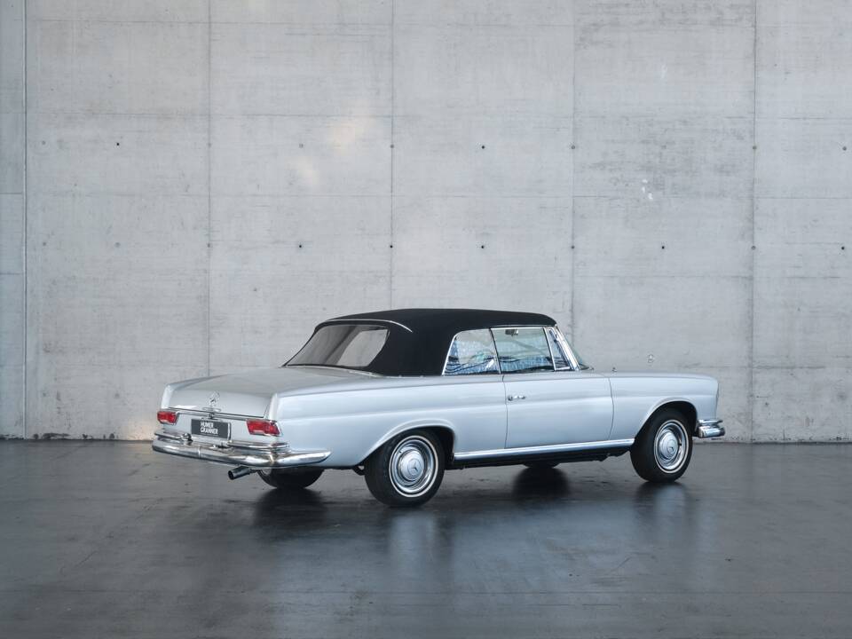Image 5/49 of Mercedes-Benz 220 SE b (1962)