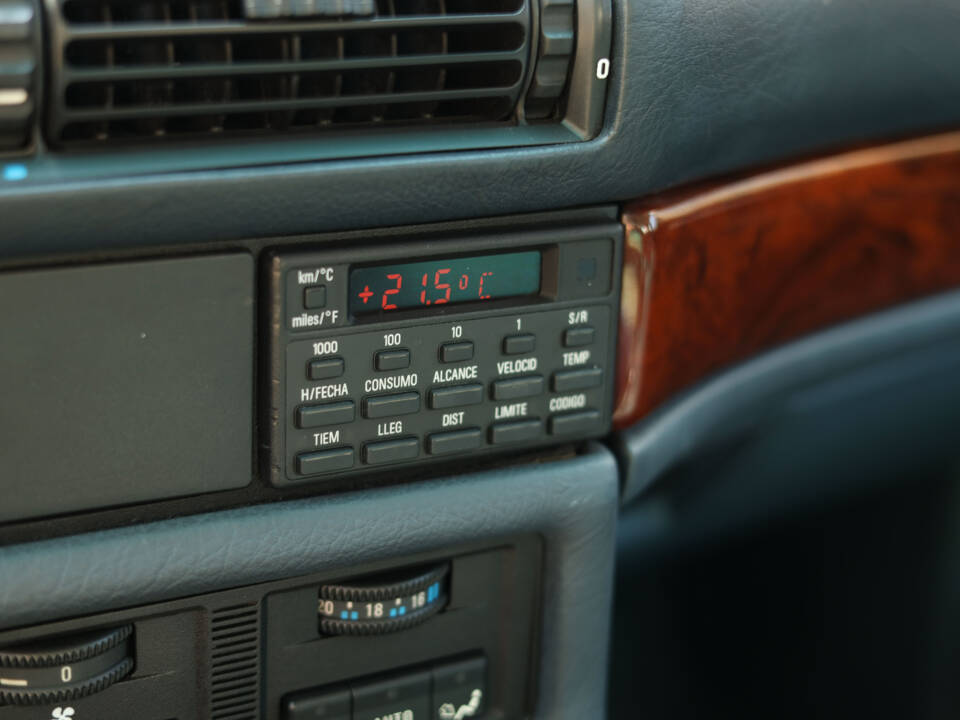 Bild 38/70 von BMW 735i (1991)
