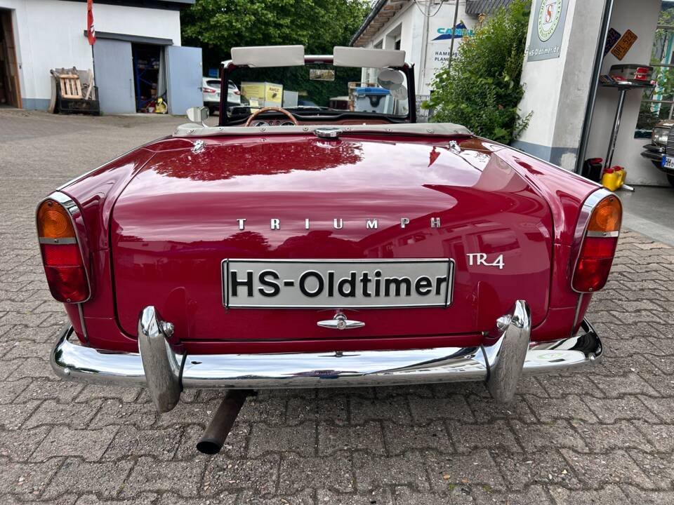 Image 24/26 of Triumph TR 4 (1965)