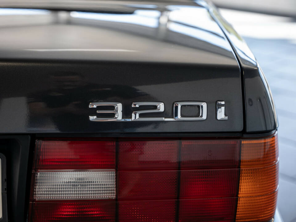 Afbeelding 17/18 van BMW 320i (1992)