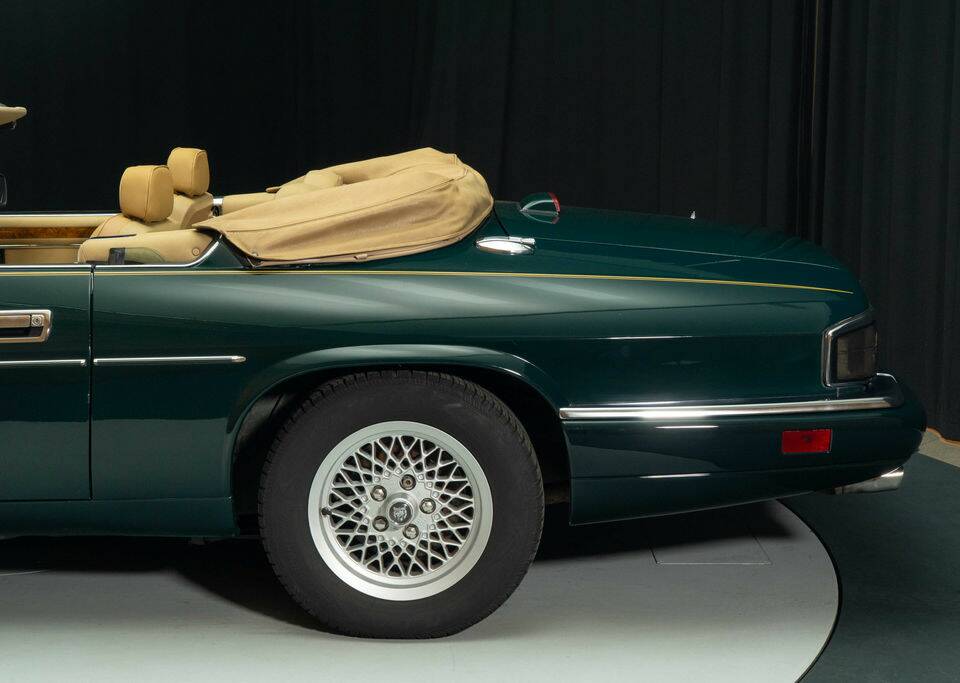 Image 8/8 of Jaguar XJS 4.0 (1994)