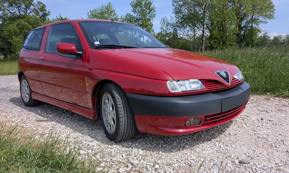 Bild 3/8 von Alfa Romeo 145 1.4 T. Spark (1997)