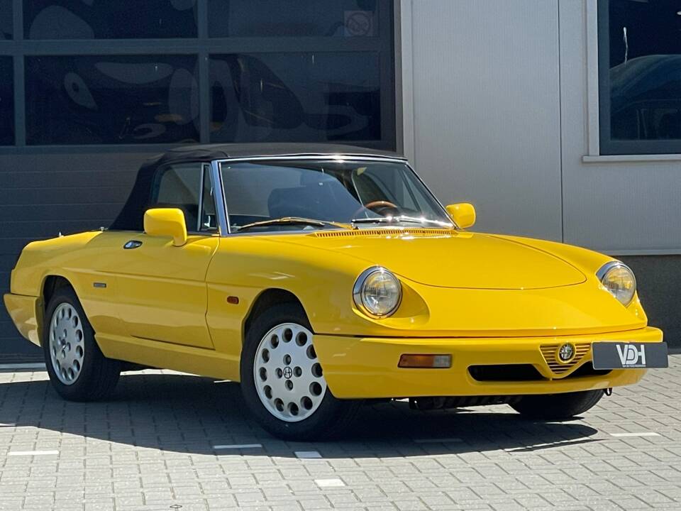 Image 2/21 of Alfa Romeo 2.0 Spider (1993)