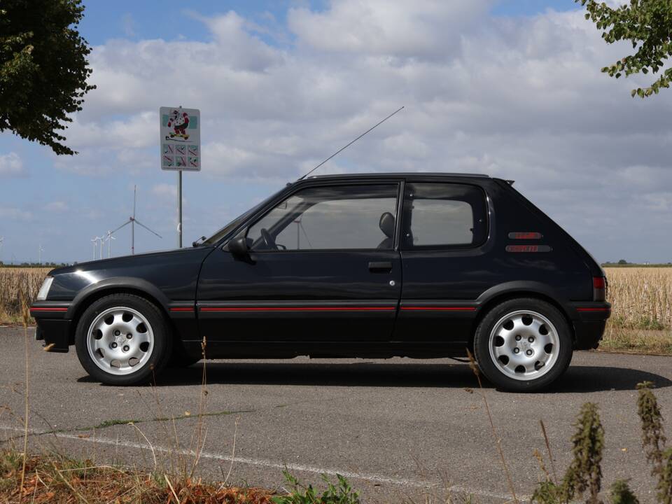 Obraz 26/56 pojazdu Peugeot 205 GTi 1.9 (1991)