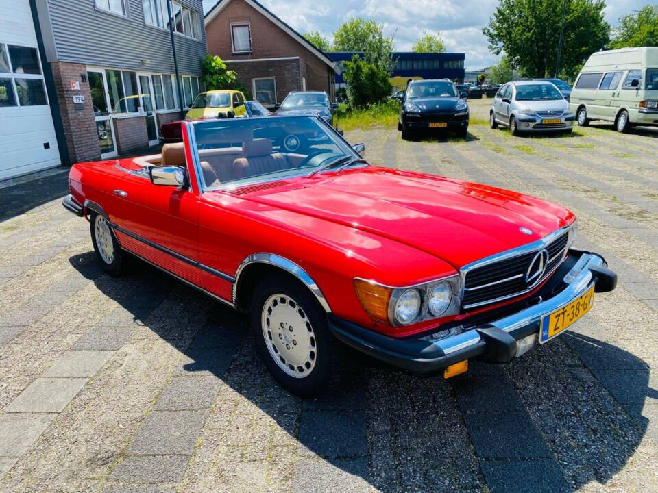 Image 3/50 de Mercedes-Benz 380 SL (1984)