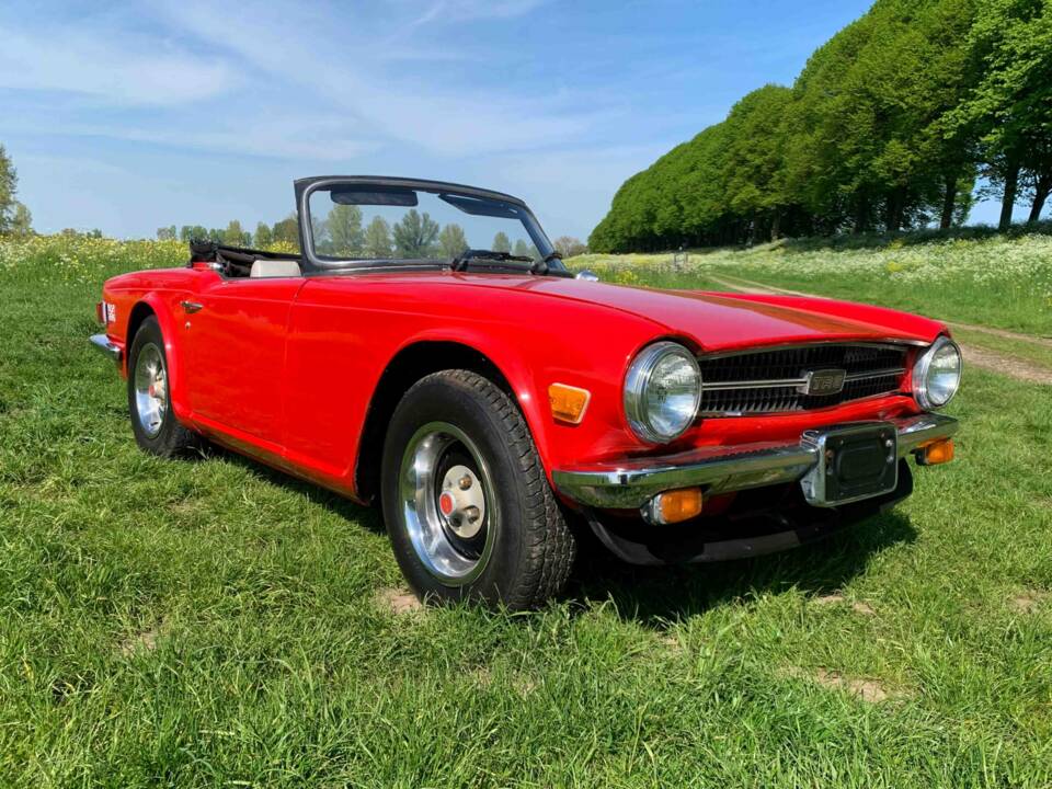 Image 1/6 de Triumph TR 6 (1976)
