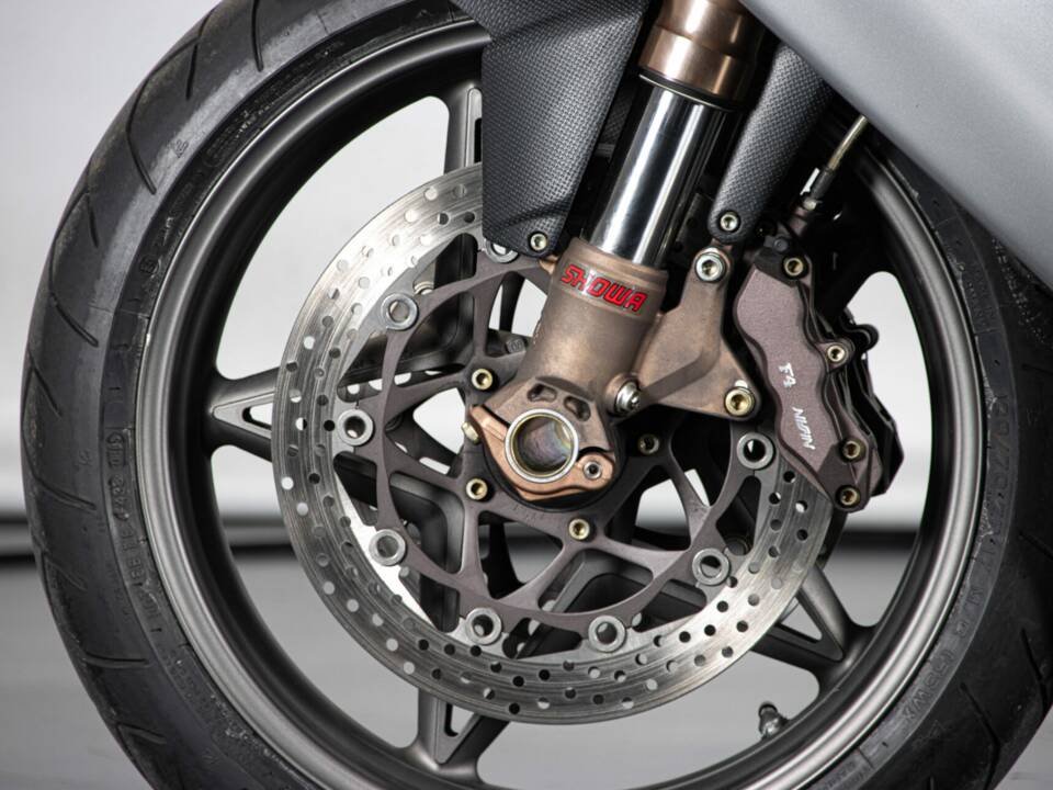Bild 23/50 von MV Agusta F4 750 S (2000)