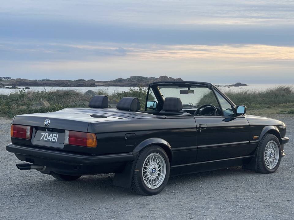 Image 6/12 of BMW 325i (1990)
