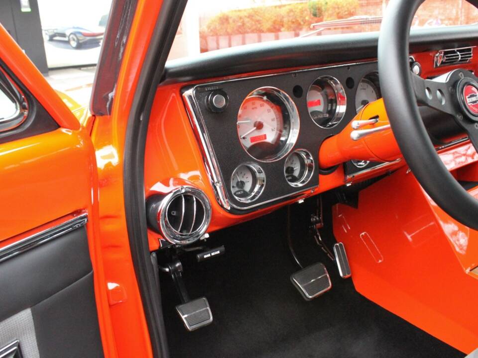 Immagine 13/30 di Chevrolet Suburban (1970)