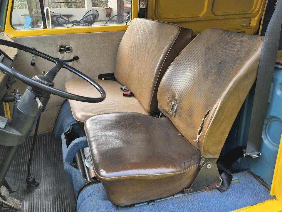Bild 26/50 von Volkswagen T2b Kastenwagen (1976)
