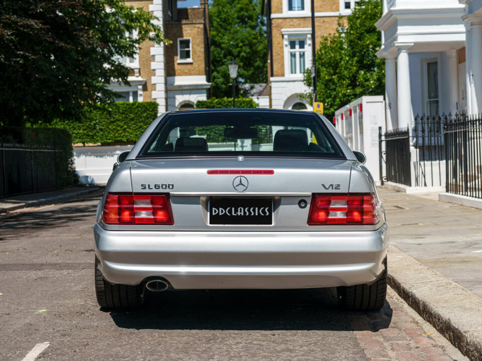 Bild 6/33 von Mercedes-Benz SL 600 (2002)