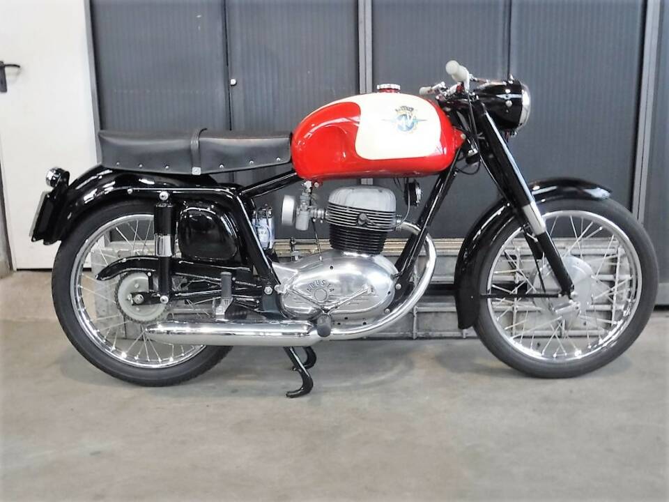 Image 1/22 of MV Agusta DUMMY (1960)