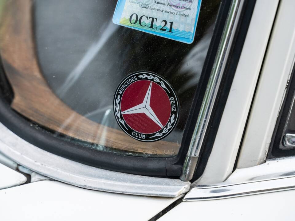 Image 13/35 of Mercedes-Benz 190 c (1965)