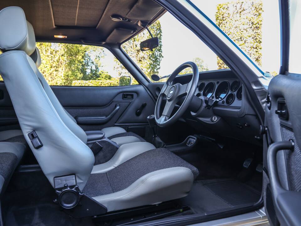 Image 32/50 of Ford Capri 2,8i (1987)