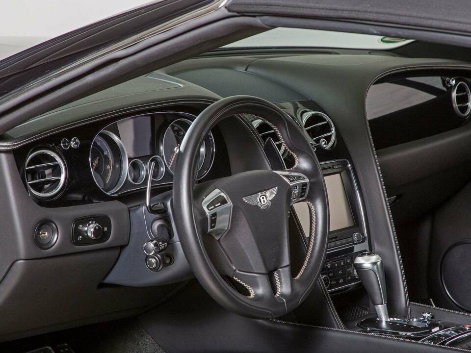 Image 16/20 de Bentley Continental GT V8 (2017)